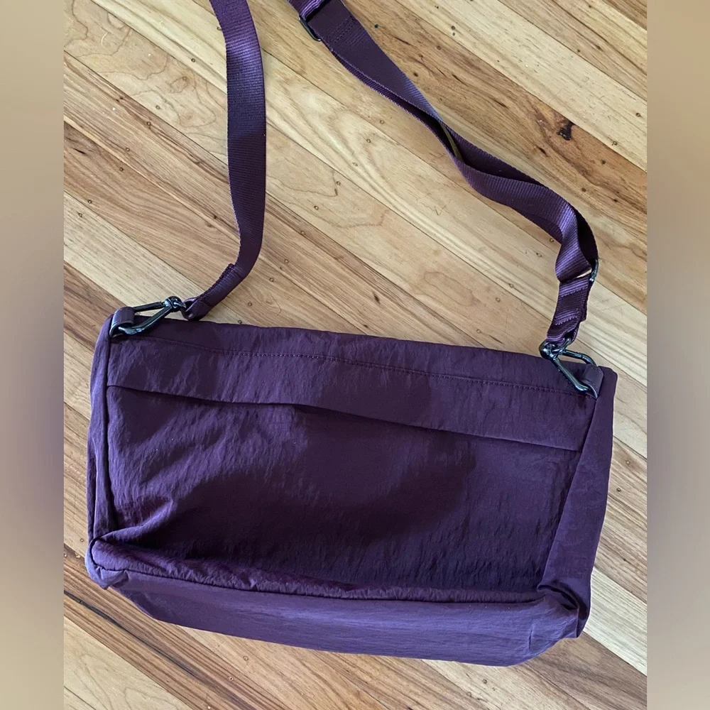 Lululemon Festival Bag, 10L, like new - Picture 7 of 12